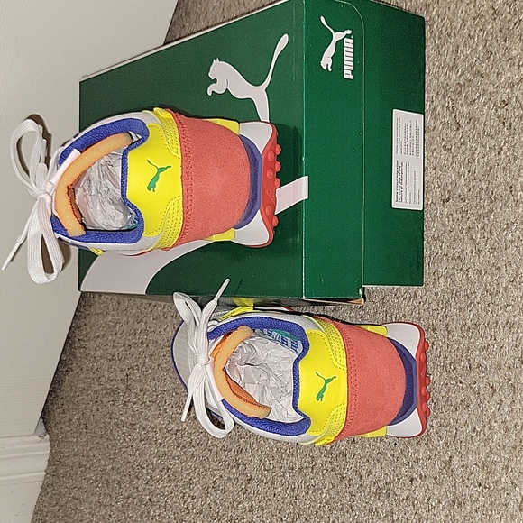 Grade school puma size 7 - Picture 4 of 4